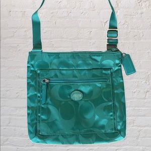 Coach crossbody bag. Green bag. Great condition.used